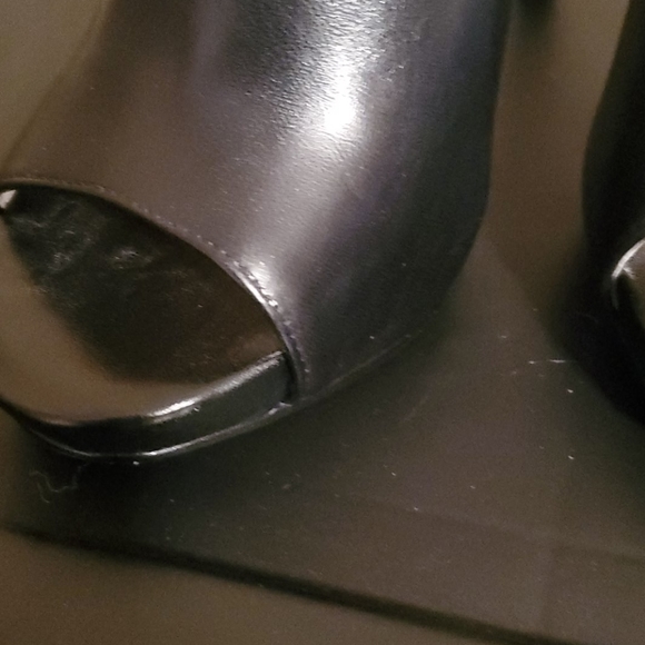 Shoes - Picture 5 of 7